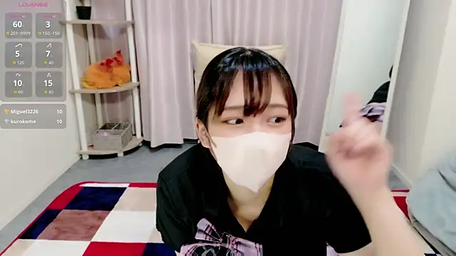 Snapshot of moeka- chatting on August 3, 10:32 am moeka- online show from August 3, 10:32 am