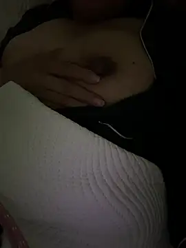 Snapshot of Sexyasiangirlxx chatting on August 6, 1:40 am Sexyasiangirlxx online show from August 6, 1:40 am