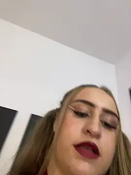 lexyquenn online show from August 8, 8:55 pm
