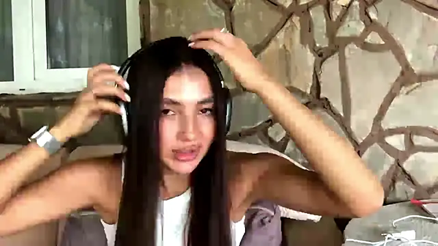 Snapshot of Ellya_ chatting on August 4, 2:08 pm Ellya online show from August 4, 2:08 pm
