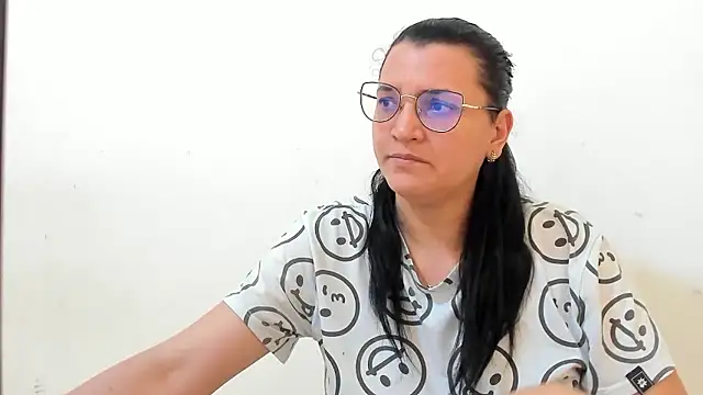 Snapshot of MARILYN_GARCIA chatting on November 7, 4:51 pm MARILYN GARCIA online show from November 7, 4:51 pm