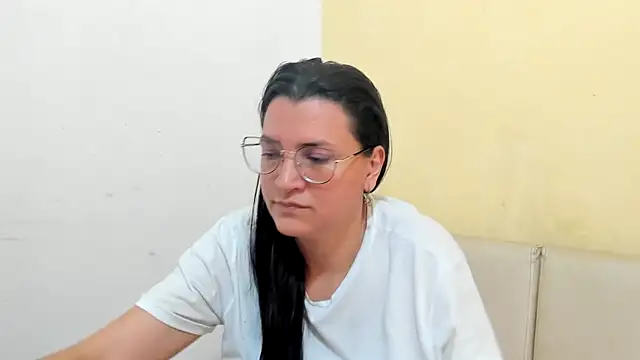 MARILYN GARCIA online show from May 1, 3:27 pm