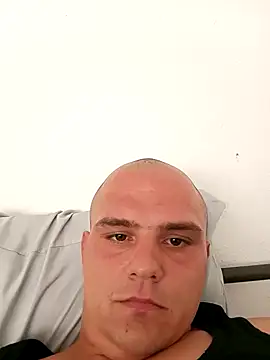 krystek040694 online show from August 5, 5:43 am
