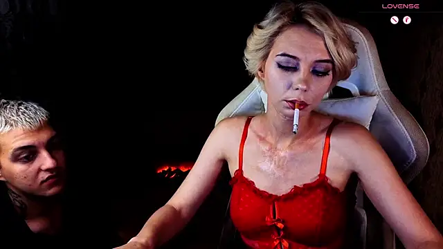 Snapshot of DarkDominSmoke chatting on August 6, 9:49 pm DarkDominSmoke online show from August 6, 9:49 pm