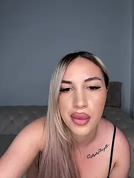 CurvyBlondiee online show from August 6, 10:44 pm