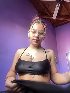 Miaperezz19 online show from August 7, 5:37 pm