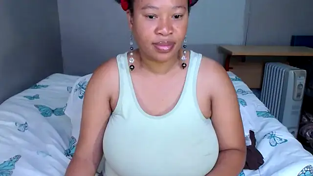 Snapshot of BigAreola26 chatting on January 20, 9:03 am BigAreola26 online show from January 20, 9:03 am