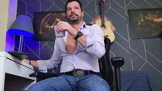 ChrisKox online show from November 17, 4:18 am