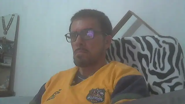 Snapshot of el_principe_hot chatting on December 2, 4:40 am el principe hot online show from December 2, 4:40 am