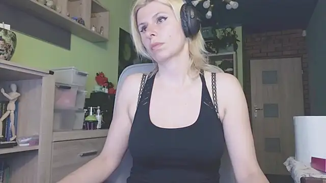Snapshot of karmija chatting on May 8, 9:42 pm karmija online show from May 8, 9:42 pm