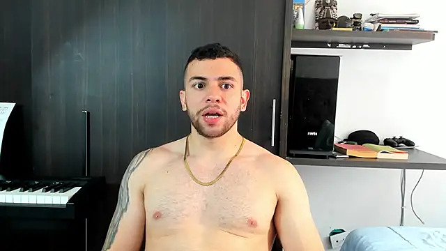 Snapshot of logan_smith chatting on February 4, 3:47 pm logan smith online show from February 4, 3:47 pm