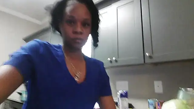 Beautifulkash online show from February 6, 9:40 pm