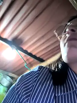 IsabelaGomez online show from April 26, 9:56 pm