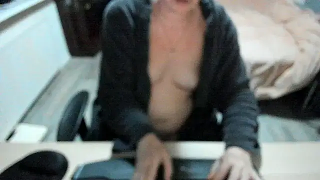 Snapshot of minoesje37 chatting on February 26, 8:44 pm minoesje37 online show from February 26, 8:44 pm