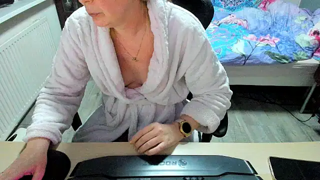 Snapshot of minoesje37 chatting on March 3, 8:43 pm minoesje37 online show from March 3, 8:43 pm