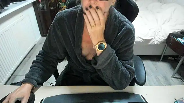 Snapshot of minoesje37 chatting on September 24, 8:01 pm minoesje37 online show from September 24, 8:01 pm