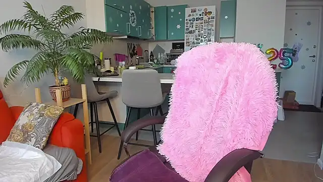 Snapshot of ChristinaGlory chatting on January 4, 9:32 am ChristinaGlory online show from January 4, 9:32 am