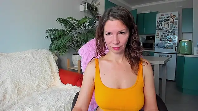 Snapshot of ChristinaGlory chatting on October 24, 8:00 am ChristinaGlory online show from October 24, 8:00 am