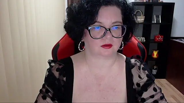 Snapshot of MissTroublle chatting on February 9, 12:41 pm MissTroublle online show from February 9, 12:41 pm