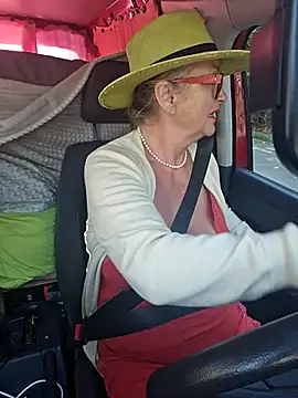 MucMilf59 online show from September 19, 7:43 am