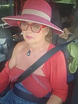 Snapshot of MucMilf59 chatting on June 2, 8:38 am MucMilf59 online show from June 2, 8:38 am