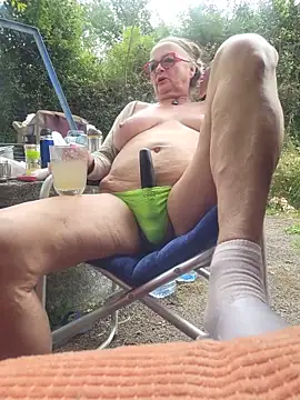 Snapshot of MucMilf59 chatting on June 3, 2:33 pm MucMilf59 online show from June 3, 2:33 pm