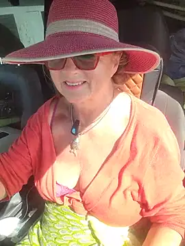 Snapshot of MucMilf59 chatting on June 10, 9:08 am MucMilf59 online show from June 10, 9:08 am