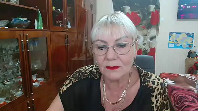 Snapshot of JenaCheim chatting on November 9, 6:44 am JenaCheim online show from November 9, 6:44 am