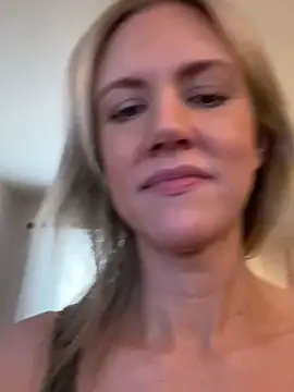 Kay Cakes online show from December 17, 4:46 pm