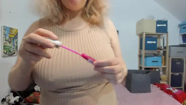 Snapshot of switchlorenx chatting on December 2, 8:44 pm switchlorenx online show from December 2, 8:44 pm