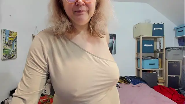 Snapshot of switchlorenx chatting on December 6, 1:18 am switchlorenx online show from December 6, 1:18 am