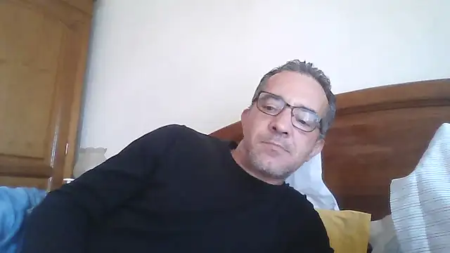 Snapshot of CarlosRocha73 chatting on April 18, 11:25 am CarlosRocha73 online show from April 18, 11:25 am