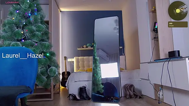 Snapshot of LAUREL_HAZEL chatting on January 13, 10:13 pm LAUREL HAZEL online show from January 13, 10:13 pm