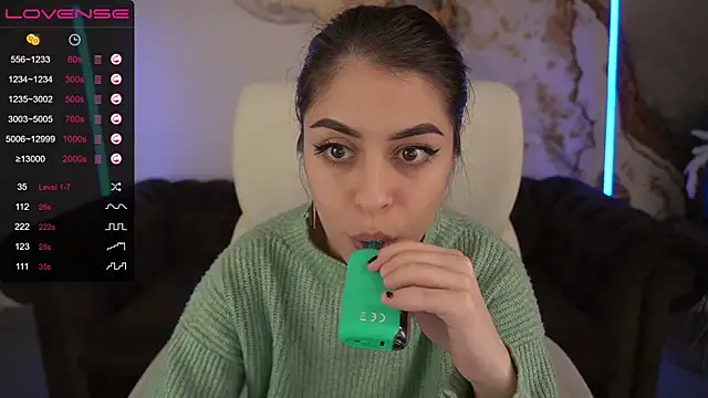 Snapshot of GoldBabyS chatting on December 8, 1:36 pm GoldBabyS online show from December 8, 1:36 pm