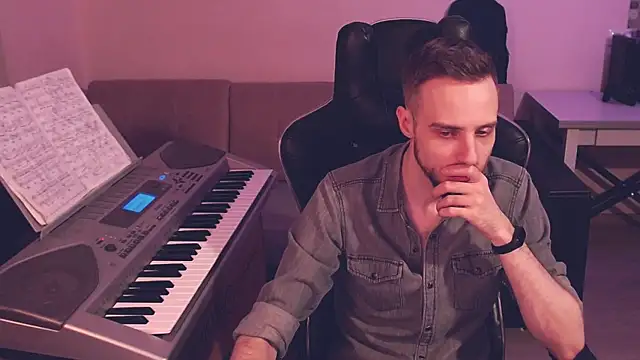 Snapshot of Sweetparker chatting on December 14, 8:13 am Sweetparker online show from December 14, 8:13 am