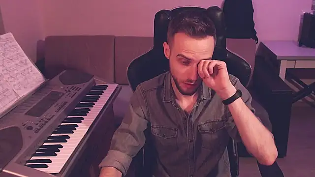 Snapshot of Sweetparker chatting on December 15, 10:37 pm Sweetparker online show from December 15, 10:37 pm