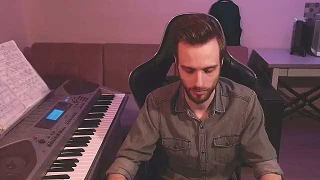 Snapshot of Sweetparker chatting on March 3, 5:20 am Sweetparker online show from March 3, 5:20 am