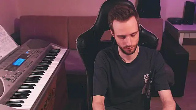 Snapshot of Sweetparker chatting on September 15, 2:39 pm Sweetparker online show from September 15, 2:39 pm