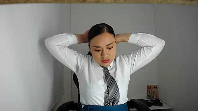 Snapshot of ReyleDoll chatting on December 28, 11:37 pm ReyleDoll online show from December 28, 11:37 pm