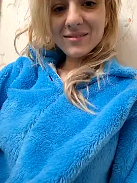 YogisticJuli666 online show from December 10, 5:07 am