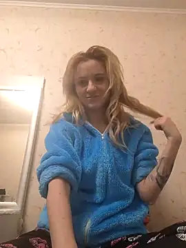 YogisticJuli666 online show from December 11, 5:43 am