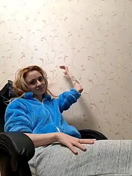 YogisticJuli666 online show from December 26, 7:13 am