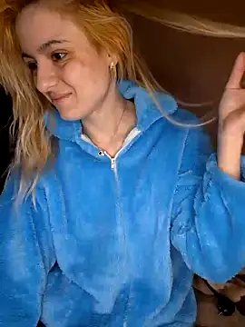 YogisticJuli666 online show from January 8, 6:09 am