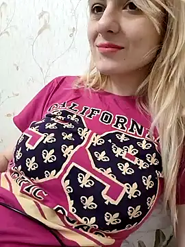 YogisticJuli666 online show from January 17, 7:08 am