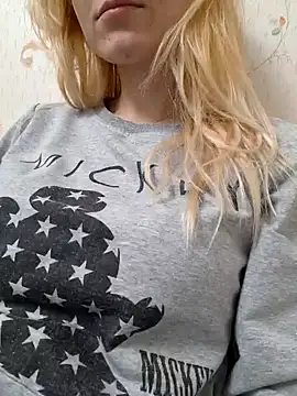 YogisticJuli666 online show from February 11, 5:47 am