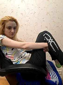 YogisticJuli666 online show from February 20, 6:50 am