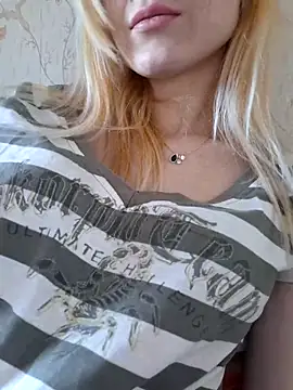 YogisticJuli666 online show from February 21, 9:34 am