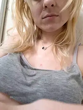 YogisticJuli666 online show from March 7, 9:18 am