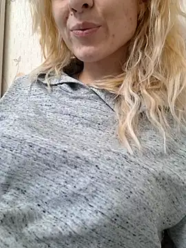 YogisticJuli666 online show from March 10, 6:16 am