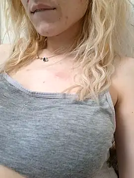 YogisticJuli666 online show from March 10, 10:26 am